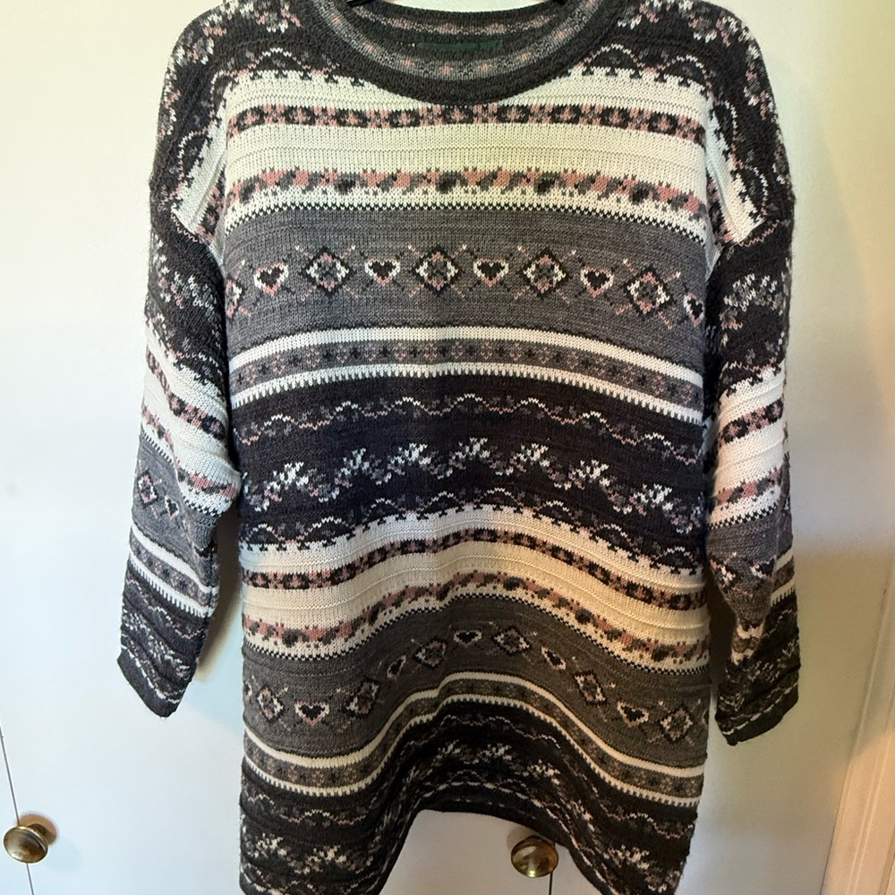 Elegant Women's Patterned Sweater - Black and Cream
